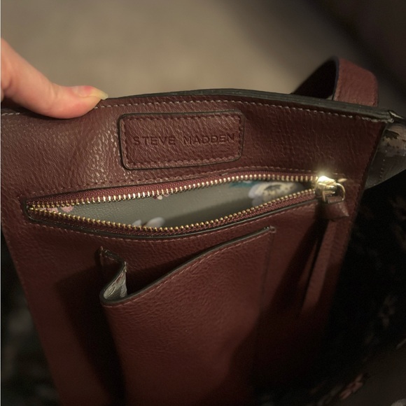 Steve Madden 2-Piece Burgundy Tote with Floral Accent - Picture 4 of 6